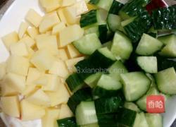 小炒土豆黄瓜丁的做法图解1
