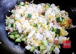 榨菜炒饭的做法图解7