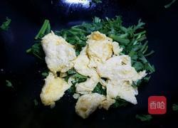 茼蒿菜炒鸡蛋的做法图解8