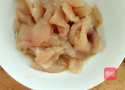 糖醋鸡片的做法图解1