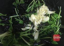 西芹百合炒木耳的做法图解6
