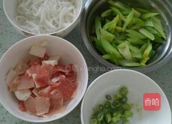 芹菜爆炒粉条的做法图解1