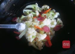 花菜炒香肠的做法图解5