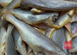 面拖黄鱼的做法图解1