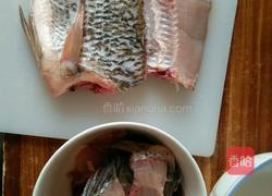 酸酸辣辣的酸菜鱼的做法图解1