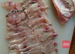 酸酸辣辣的酸菜鱼的做法图解2