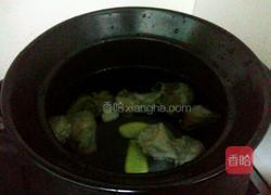 玉米胡萝卜排骨汤的做法图解5