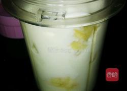 香蕉奶昔的做法图解2