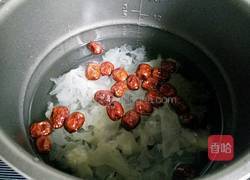 银耳梨子红枣汤的做法图解3