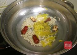 红枣麦片菊花粥的做法图解3