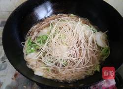 白菜炖粉条的做法图解3