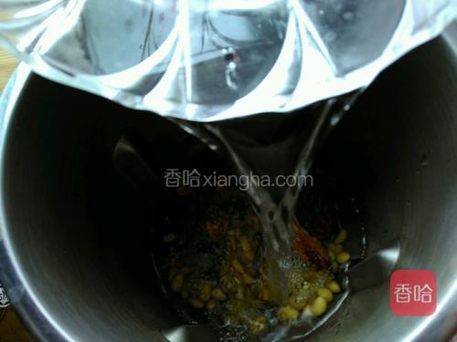 加适量的清水。