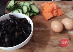 木耳黄瓜炒鸡蛋的做法图解1