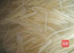 家常版蒜香土豆丝的做法图解4