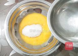 戚风蛋糕的做法图解2