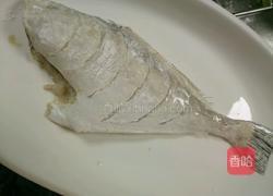 蒜香扒皮鱼的做法图解2