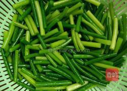 腊肠炒蒜心的做法图解6