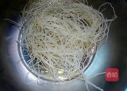 烫米线的做法图解1