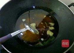 鸭翅 脚掌闷锅的做法图解2