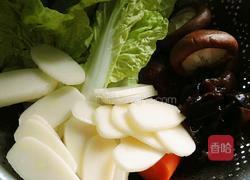 香菇青菜汤年糕的做法图解1