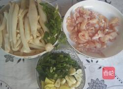 鸡肉炖白玉菇的做法图解1