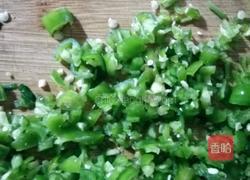 韭菜线椒炒鸡蛋的做法图解3