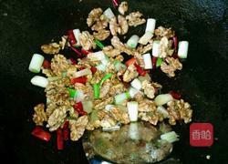 核桃炒肉片的做法图解6