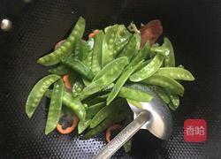 腊肠炒荷兰豆的做法图解3