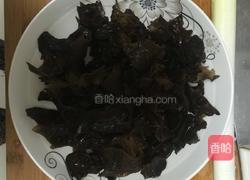 木耳炒鸡蛋的做法图解2