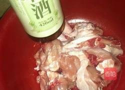 红烧海鲜菇鸡腿肉的做法图解2