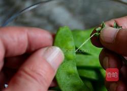 荷兰豆炒腊肉的做法图解2