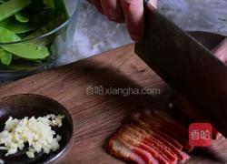荷兰豆炒腊肉的做法图解3