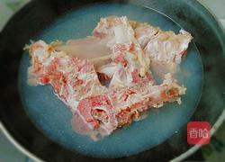 牛骨萝卜汤的做法图解2