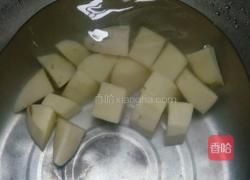 土豆烧鸡腿的做法图解2