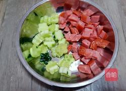 玉米粒炒烤肠的做法图解3