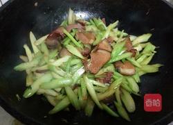 腊肉西芹的做法图解12