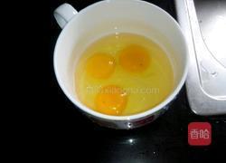 辣椒粉蛋炒饭的做法图解1