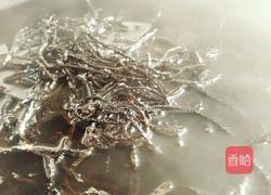 核桃花炒肉丝的做法图解2