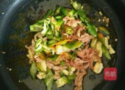 青椒炒火腿的做法图解3