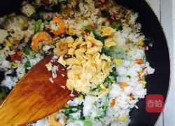 虾仁鸡蛋炒饭的做法图解9