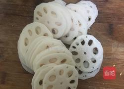 莲藕炒木耳的做法图解2