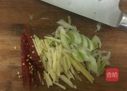 莲藕炒木耳的做法图解1