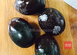 凉拌皮蛋豆腐的做法图解3