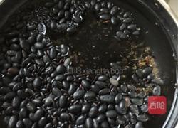 黑豆黑米粥的做法图解2