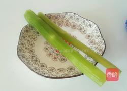 莴笋丝小肠瘦肉汤的做法图解1