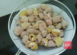 蒜苗爆小肠的做法图解3