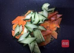 胡萝卜黄瓜炒肉片的做法图解6