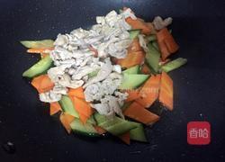 胡萝卜黄瓜炒肉片的做法图解7