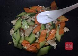 胡萝卜黄瓜炒肉片的做法图解8