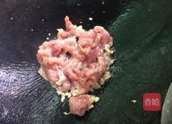 瘦肉炒鸡腿菇的做法图解6